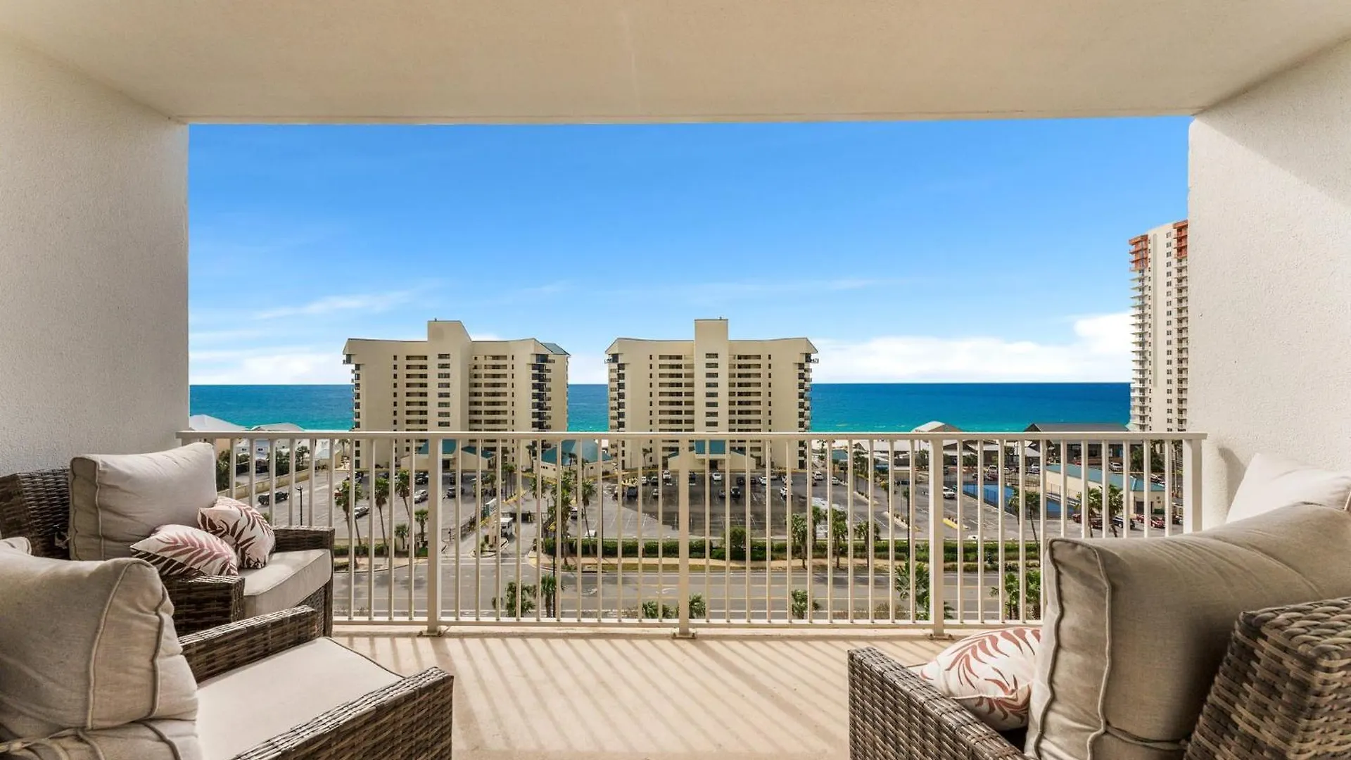 Modern Resort Condo! Gulf Views & Amenities Galore! Presented By Dolce Vita Getaways! بنما سيتي بيتش شقة